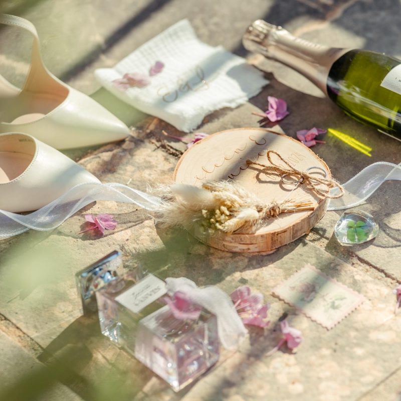 Photo des détails de type flatlay, prise durant les préparatifs